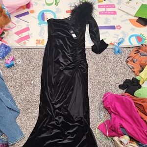 Elegant Black Velvet Gown with Feather Detail And High slit